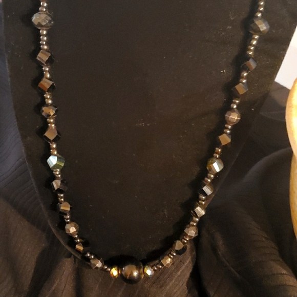 Black beaded necklace - Picture 4 of 5